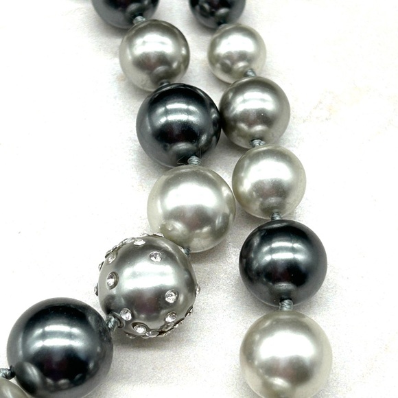 Givenchy Large Gray White Faux Pearl Necklace 16" Gorgeous! - Picture 4 of 9